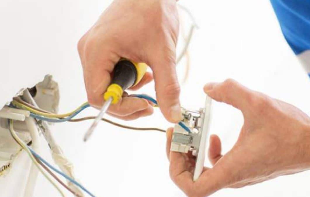 electricians charge for services 