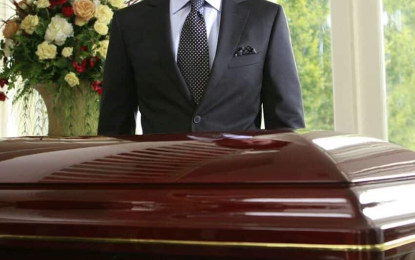  How a Funeral Director Can Assist You after the Death of a Loved One