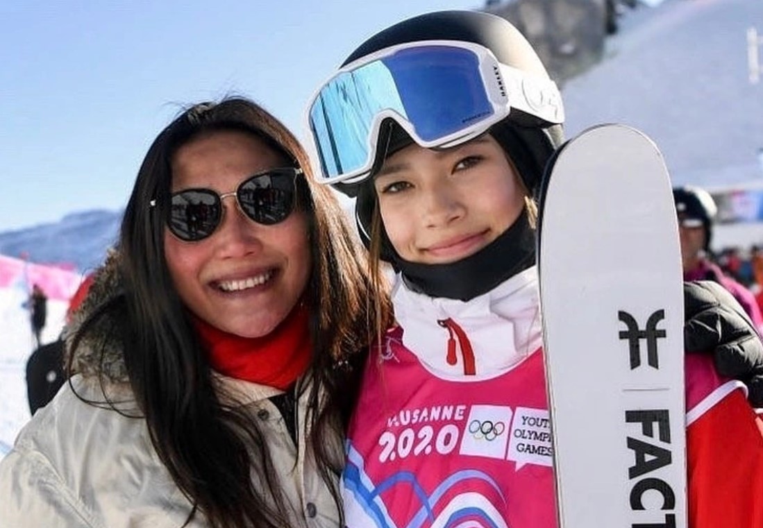 Eileen Gu with her mother Yan Gu