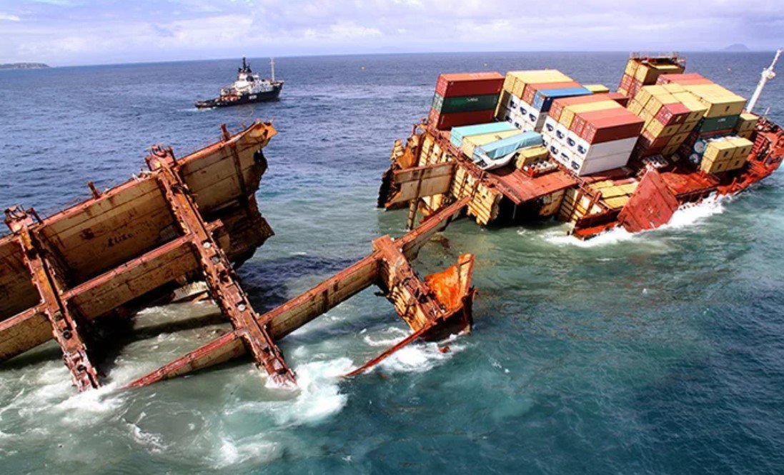 MV Rena Shipwreck