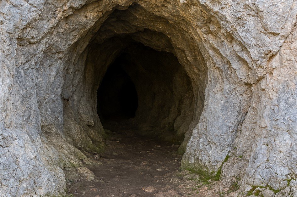what is Spelunking