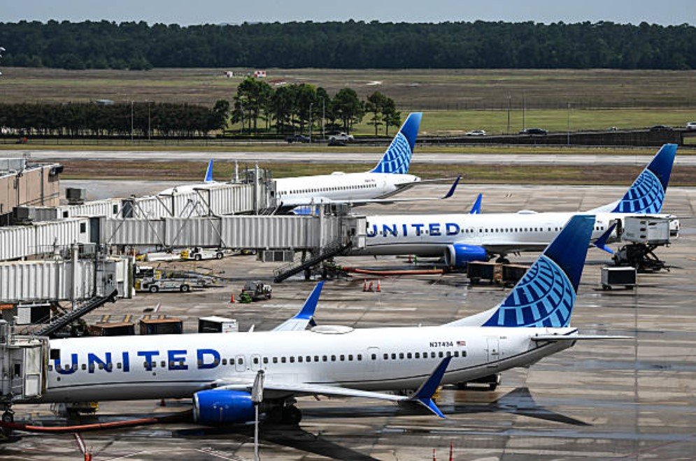united airlines flight ua770 emergency diversion